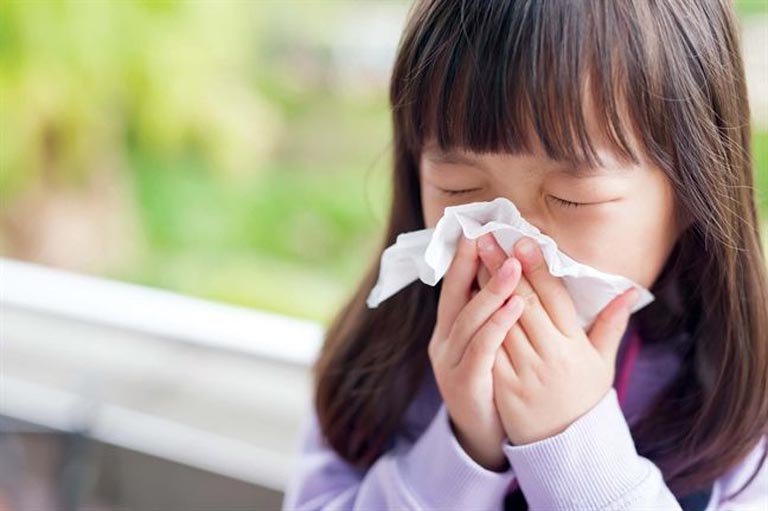 Khó thở, sổ mũi là dấu hiệu đặc trưng của bệnh viêm mũi họng cấp