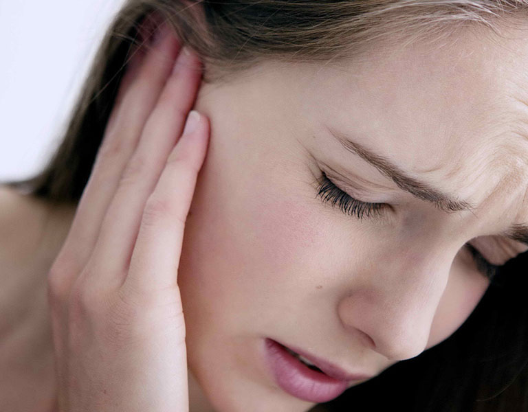 Đau tai là một trong những triệu chứng của căn bệnh