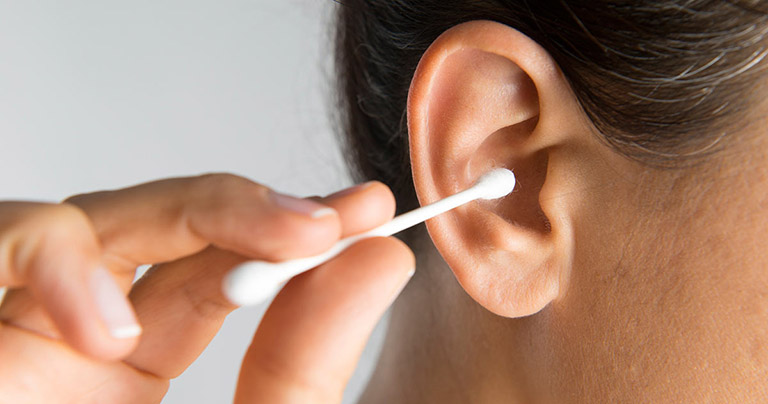 Vệ sinh tai không đúng cách là một trong những nguyên nhân bệnh