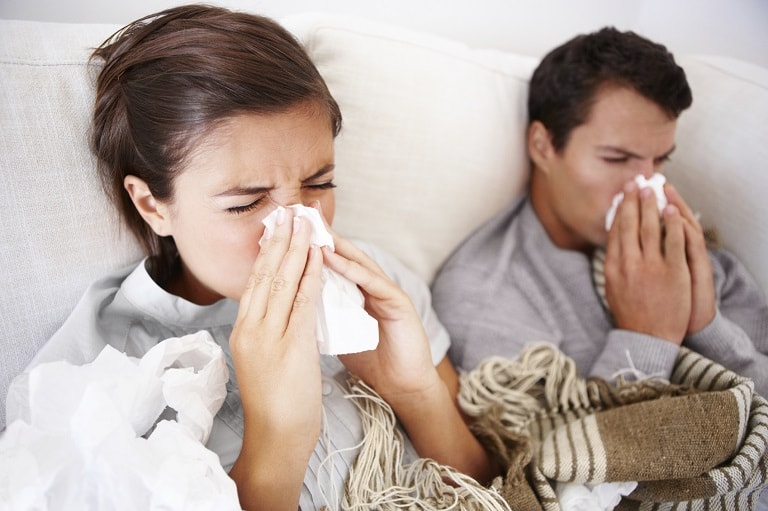 Người bệnh viêm xoang sàng thường chảy dịch mũi vàng hoặc xanh