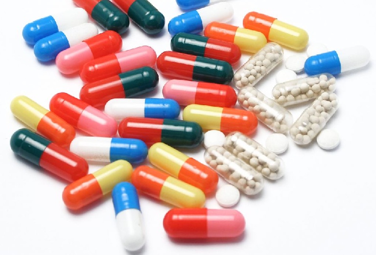 Nhóm thuốc kháng viêm cũng có vai trò quan trọng trong quá trình điều trị