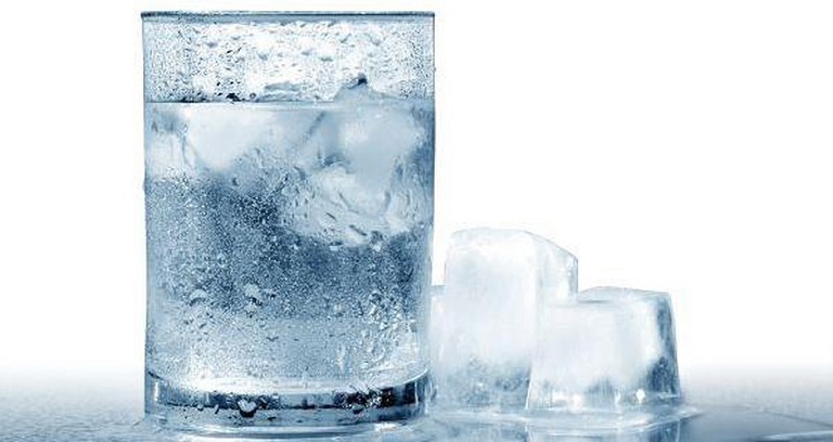 Uống nhiều nước lạnh làm tăng cao nguy cơ mắc viêm xoang hàm