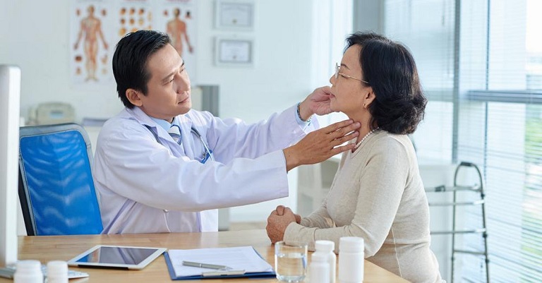 Nhức đầu do viêm xoang thường dễ bị nhầm lẫn với chứng đau đầu thông thường