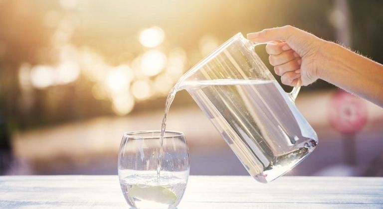 Tăng cường uống nhiều nước để cải thiện tình trạng