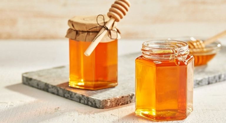 Sử dụng mật ong nguyên chất là phương pháp đơn giản nhất