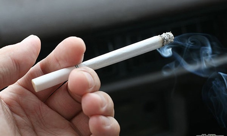 Dùng thuốc lá sẽ khiến canxi bị mất đi và không thể nuôi dưỡng xương khớp