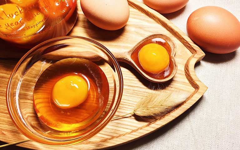 Trứng gà và mật ong - Sự kết hợp hoàn hảo giúp tăng cường sinh lý