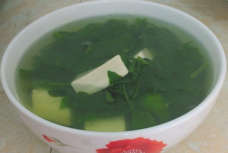 Canh mồng tơi là món ăn quen thuộc của người Việt