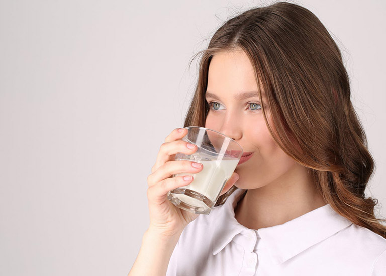 Uống sữa bột sẽ giúp thúc đẩy nhanh thời gian phục hồi sức khỏe dạ dày
