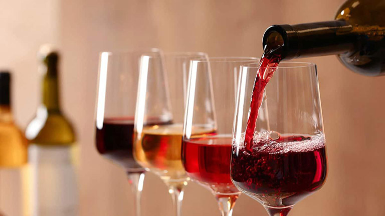 Rượu vang chắc chắn sẽ là món quà tết gia đình ý nghĩa bạn không thể bỏ qua