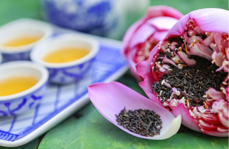 Trà ướp trong bông sen được coi là loại trà thượng phẩm