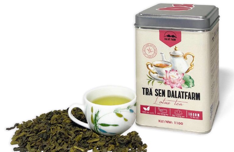 Trà sen DalatFarm là sự kết hợp giữa trà xanh và hương sen thơm ngát